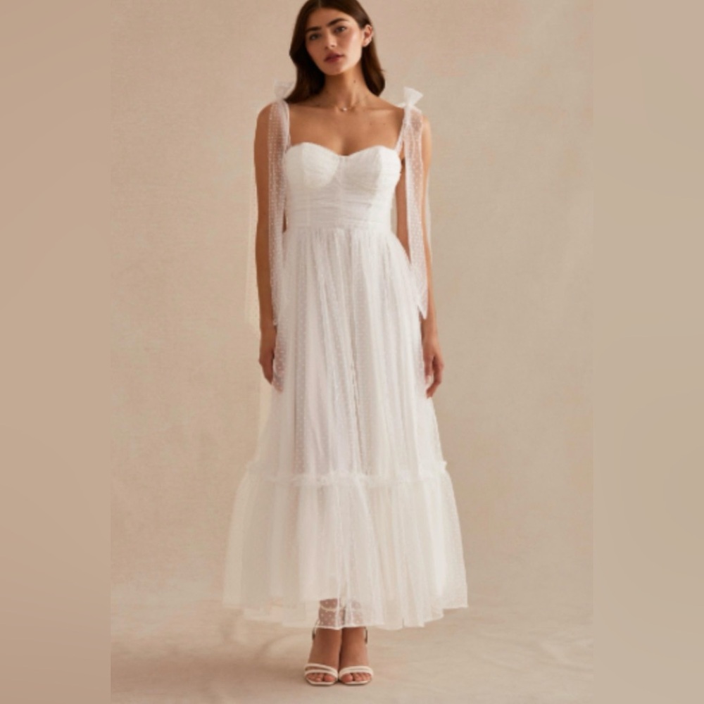 Elegant White Strapless Gown